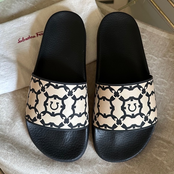 Ferragamo Groovy Slip on Slides NWOT - Picture 3 of 4